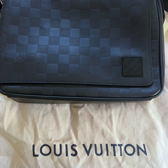 This is my black Louis Vuitton messenger bag, wore it one time perfectly good. - Picture 5 of 9